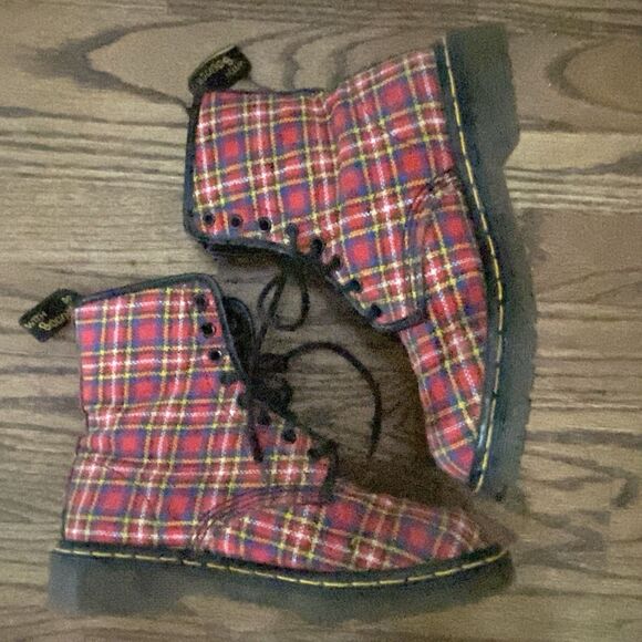 DR. MARTENS RED TARTAN PLAID BOOTS SIZE 9 US MADE IN ENGLAND RARE VINTAGE READ - Picture 10 of 10